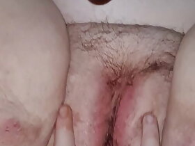 Bbw squirts to the fullest with the help dildo