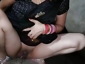 Indian Beutifull bhabhi Pissing unconscionable saree blouse